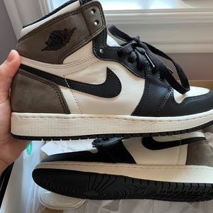 Air Jordan 1 Retro High OG ‘Dark Mocha’ (GS) size 6 - brand new